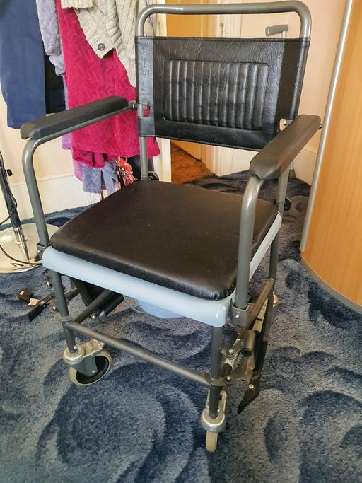 Buy & Sell Tottenham North London - Photos for Commode on wheels