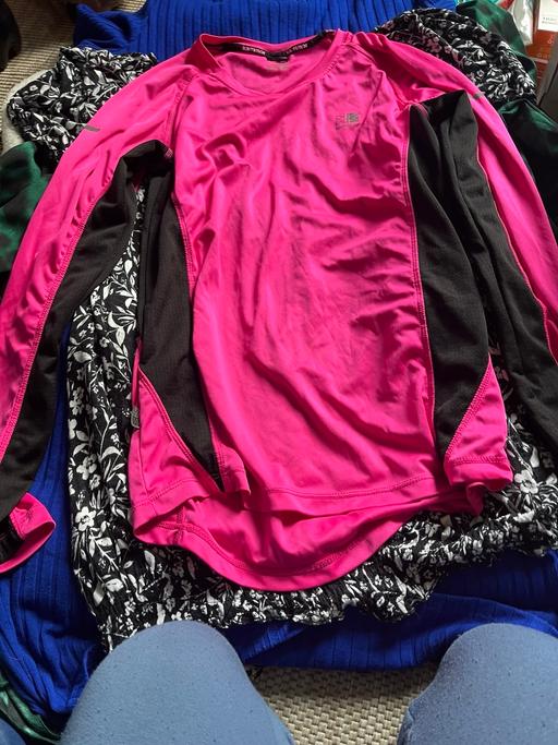 Buy & Sell Wednesfield Wolverhampton - Photos for Size 16 gym tops 2 poun each