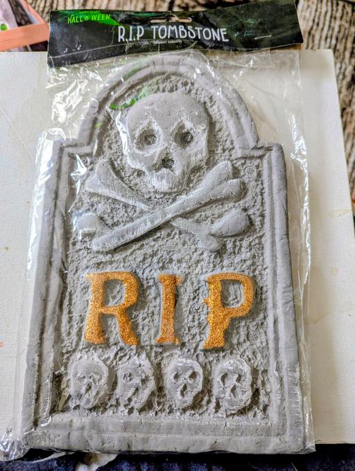 Buy & Sell Georgetown Blaenau Gwent - Photos for 🎃 Halloween r.i.p skull &crossbones and oran