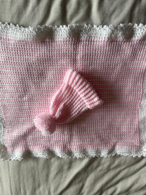 Buy & Sell Longlands South East London - Photos for New baby girl knitted blanket and hat
