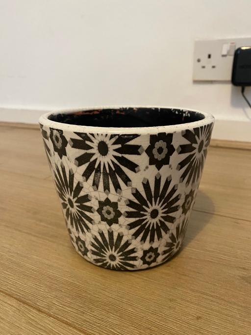 Buy & Sell Sands End South West London - Photos for Small / medium sized plant pot