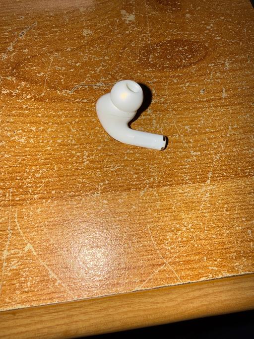 Buy & Sell Deptford South East London - Photos for AirPod (right)