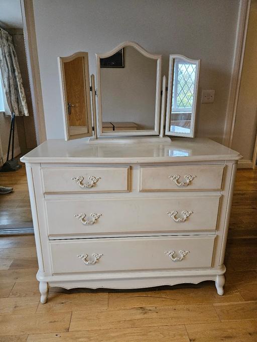 Buy & Sell Riddlesdown South East London - Photos for Laura Ashley White Dresser