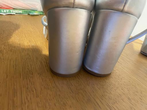 Buy & Sell Old Whittington Chesterfield - Photos for Silver heels