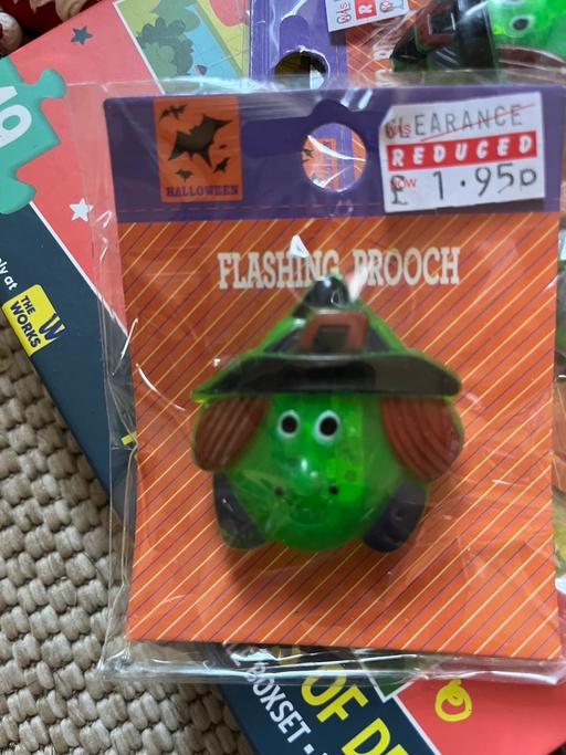 Buy & Sell Wednesfield Wolverhampton - Photos for Brooch 1 poun each a few of each