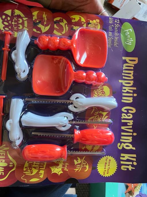 Buy & Sell Wednesfield Wolverhampton - Photos for New pumpkin carving kit and stencil book