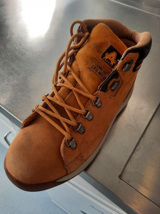 Buy & Sell Old Kent Road South East London - Photos for steel toe cap boots