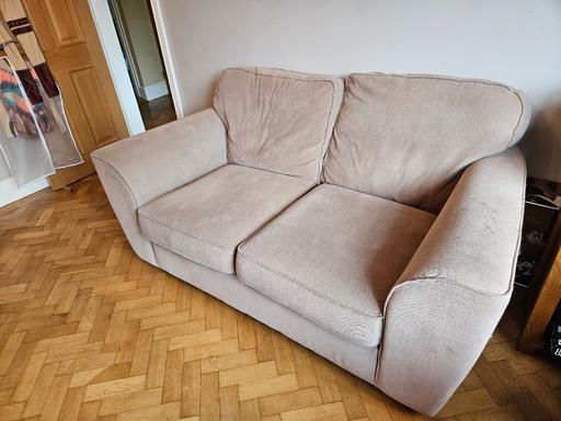 Buy & Sell Windle Saint Helens - Photos for Couch and arm chair.