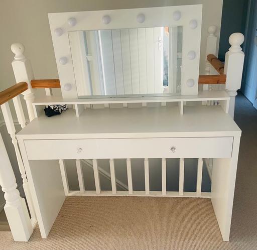 Buy & Sell Sutton South West London - Photos for Aria Dressing Table with Mirror and Lighting