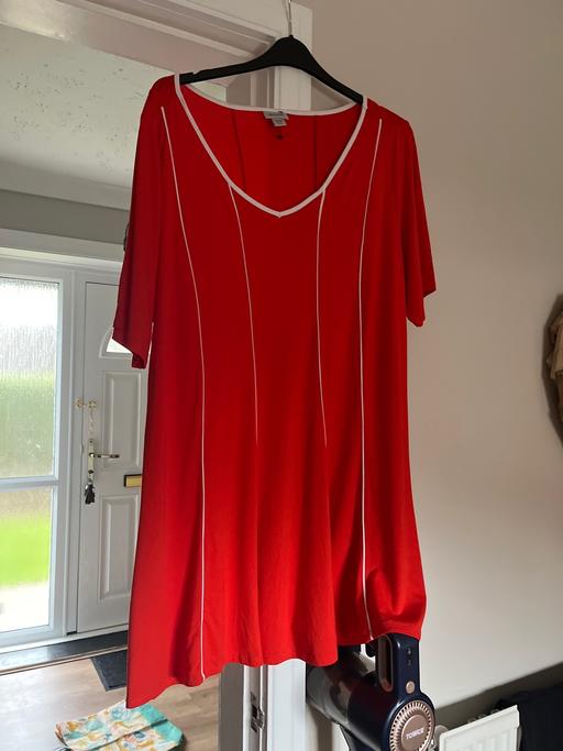 Buy & Sell Cadeby Doncaster - Photos for Quality size 22/24 red top