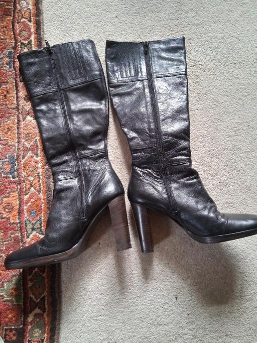 Buy & Sell Hollingwood Chesterfield - Photos for bronx knee high boots