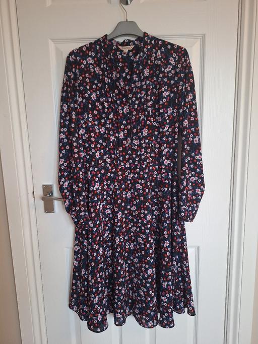 Buy & Sell Milngavie East Dunbartonshire - Photos for Floral lobg sleeve dress