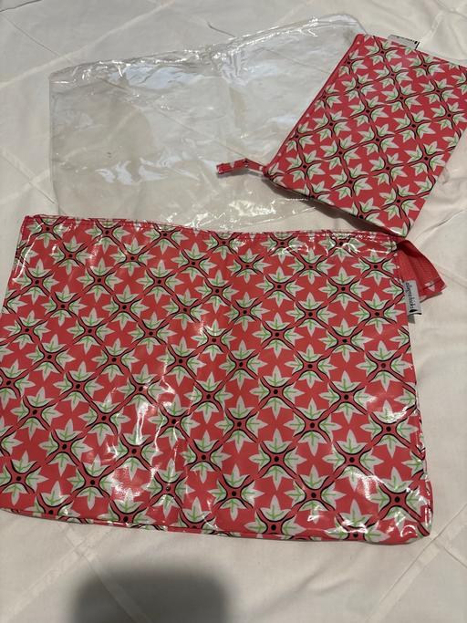 Buy & Sell Dudley Town Centre Dudley - Photos for Brand new toiletry bags