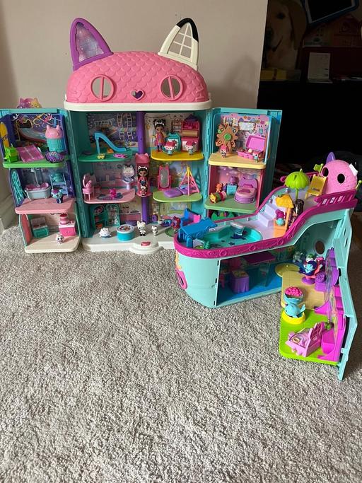 Buy & Sell Old Whittington Chesterfield - Photos for Gabbys doll house and boat set