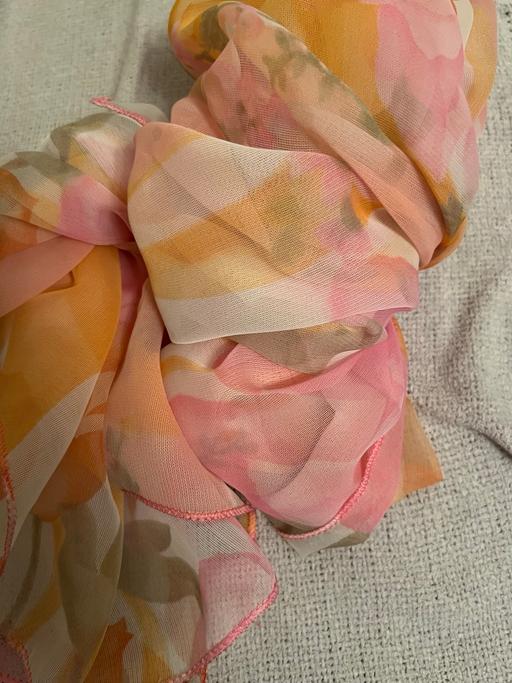 Buy & Sell Easington Lane Sunderland - Photos for Pretty Scarf ( New )