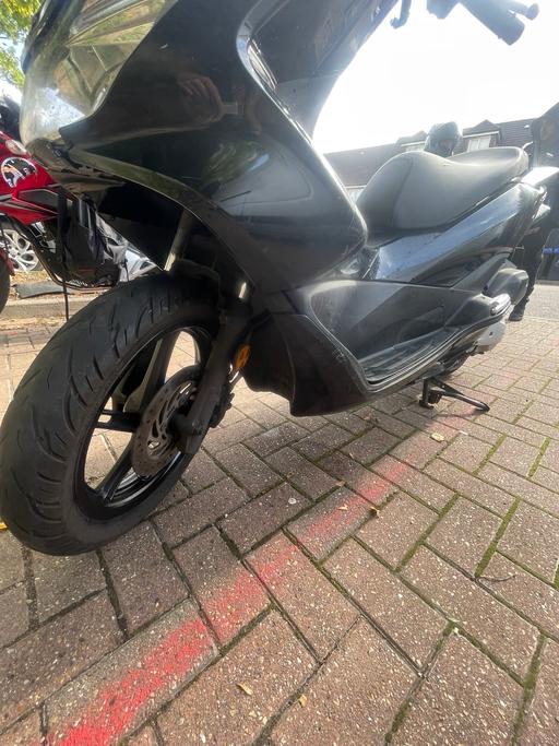 Vehicles Kingfield Woking - Photos for PCX 125cc