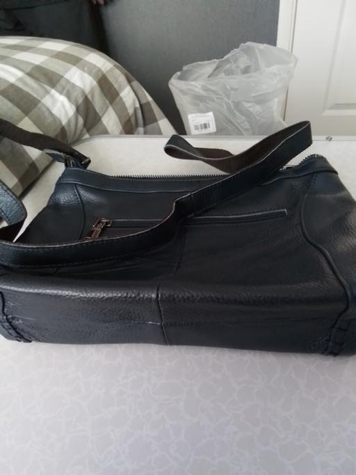 Buy & Sell Quarry Bank Dudley - Photos for shoulder bag in navy