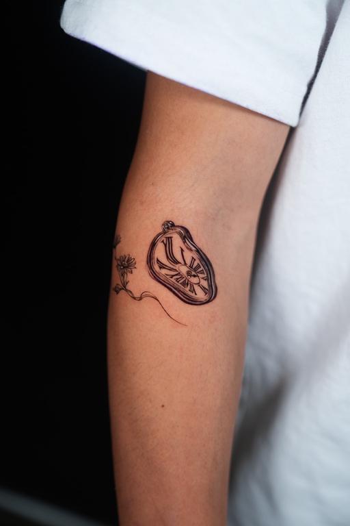 Buy & Sell Saxon Business Park Bromsgrove - Photos for 🔥A4 size any black and grey tattoo design