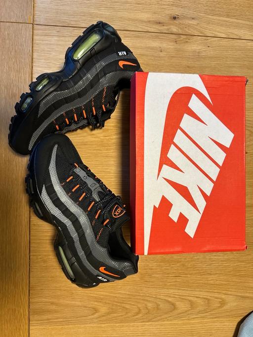 Buy & Sell Castle Bromwich Solihull - Photos for Nike Air Max 95 Black & Safety Orange UK 8