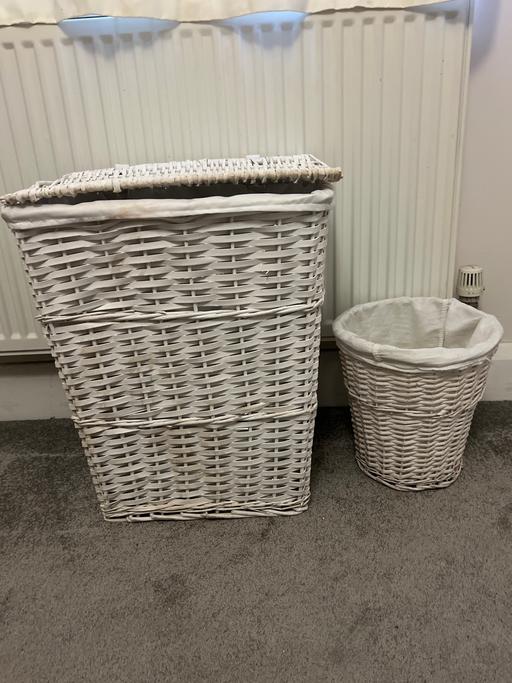 Buy & Sell Earlswood Reigate and Banstead - Photos for White wicker wash basket & bin set 
