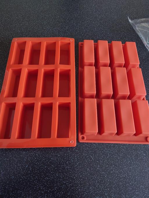 Buy & Sell Woodthorpe Charnwood - Photos for 2 cavity silicone moulds for cakes