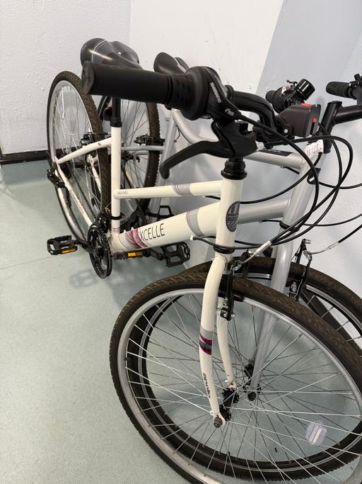 Buy & Sell West Ealing West London - Photos for Female adult bike 12+ Hybrid