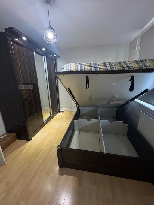 Buy & Sell Sutton Town Centre Sutton - Photos for Good Bed and wardrobe #RugbyOriginal