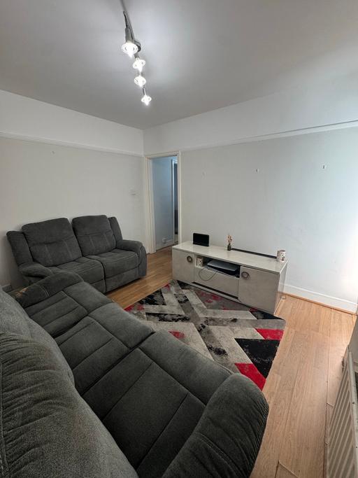 Buy & Sell Sutton Town Centre Sutton - Photos for Lounge set of Chair and Tv stand