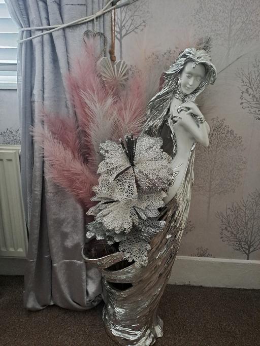 Buy & Sell Park Hill Sheffield - Photos for 2ft bling lady floor vase complete