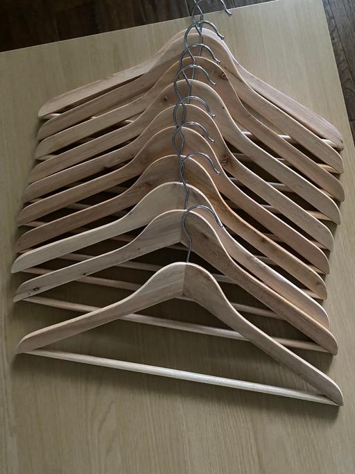 Buy & Sell Waterloo Central London - Photos for 10 new wooden hangers