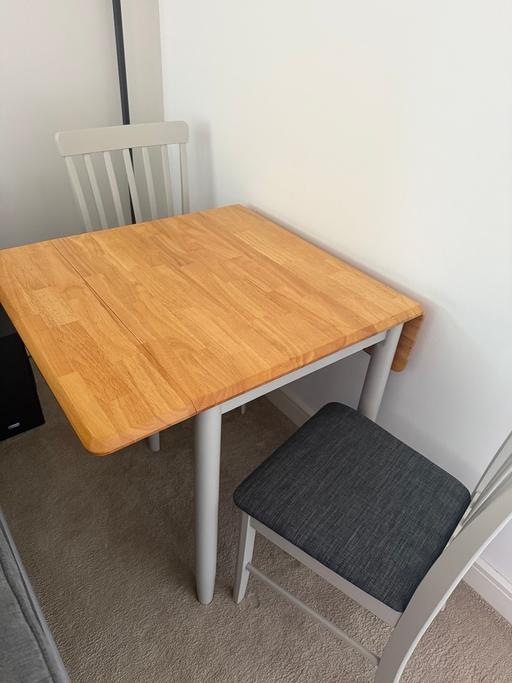 Buy & Sell Woolton Hill Basingstoke and Deane - Photos for Table and chairs