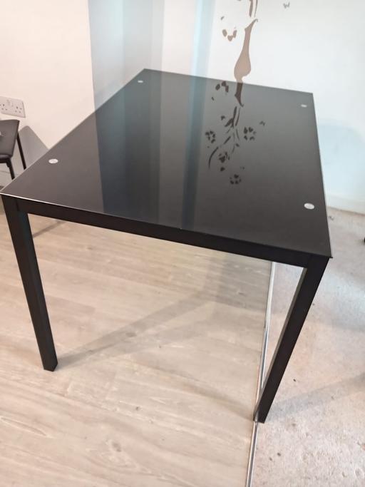 Buy & Sell Croydon Croydon - Photos for Glass dinning table