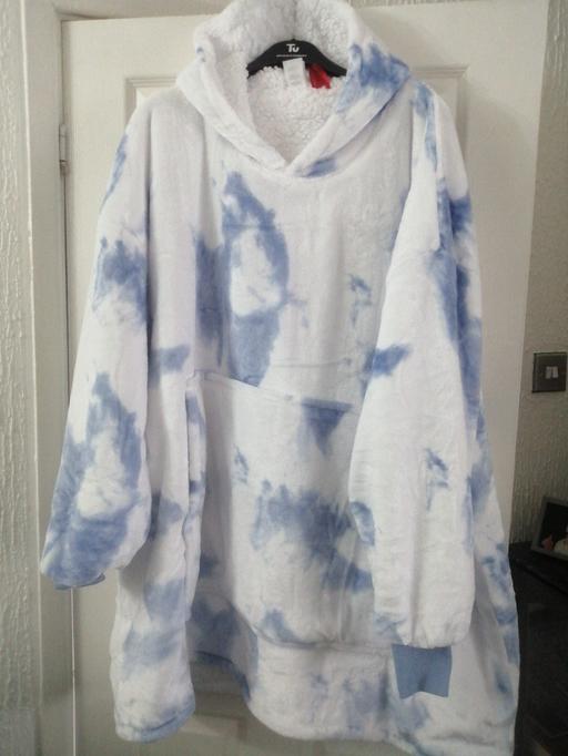 Buy & Sell Heath Town Wolverhampton - Photos for New one size hooded seriously cosy & warm