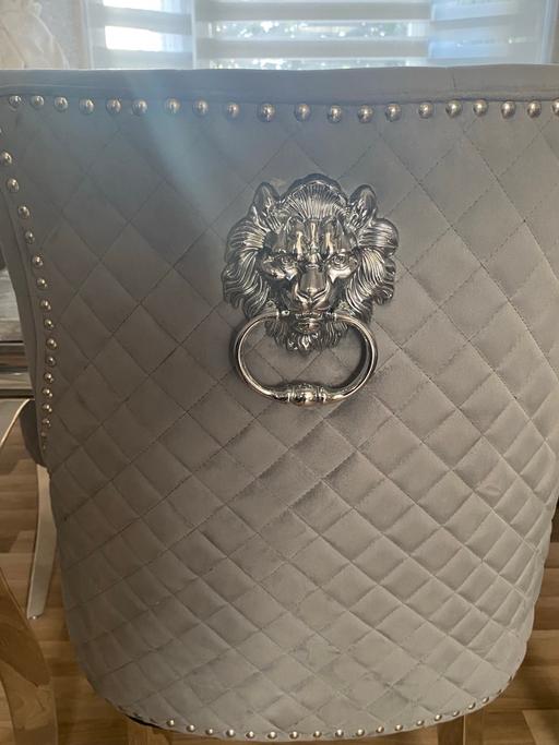 Buy & Sell Clapton East London - Photos for MARBLE TABLE AND CHAIRS LION KNOCK BACK