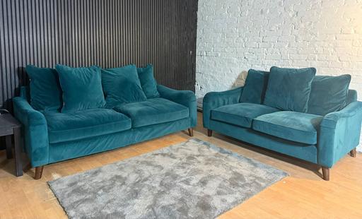 Buy & Sell Irlams O`Th`Height Salford - Photos for VERY Teal Blue Velvet 3 + 2 Sofa Set
