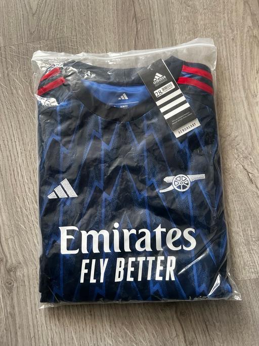 Buy & Sell Enfield Lock Enfield - Photos for Arsenal kids second kit