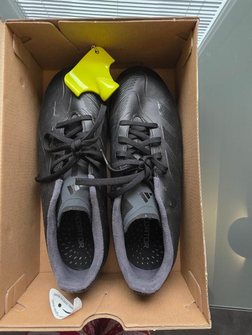 Buy & Sell Snaresbrook East London - Photos for Adidas football boots size 5 and half
