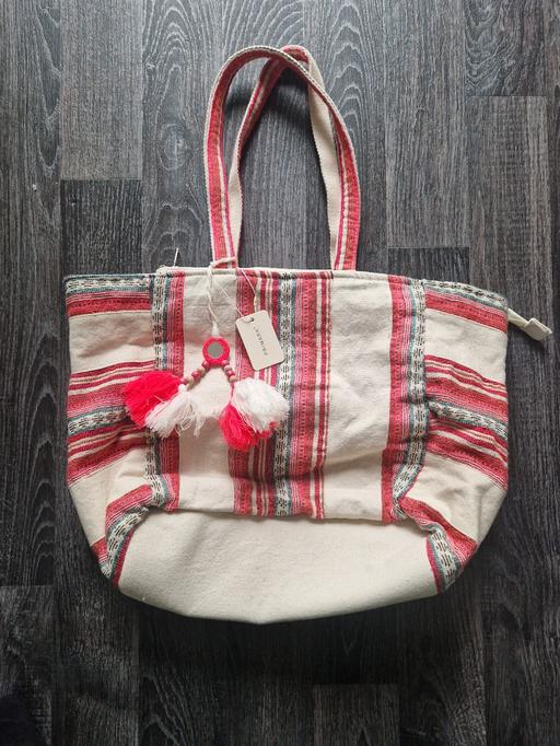 Buy & Sell Scholes Rotherham - Photos for New L zipped bag
