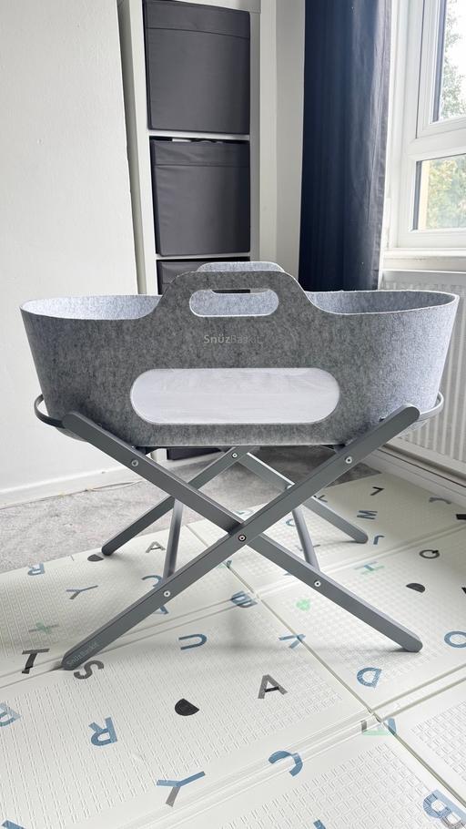 Buy & Sell Tooting Broadway South West London - Photos for SnuzBaskit Moses Basket & Stand with Sheets