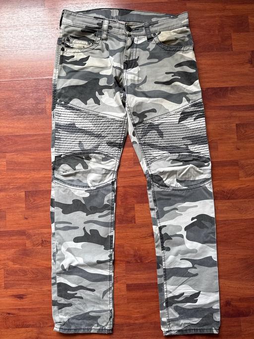 Buy & Sell Quine`s Hill Douglas - Photos for True Religion Jeans