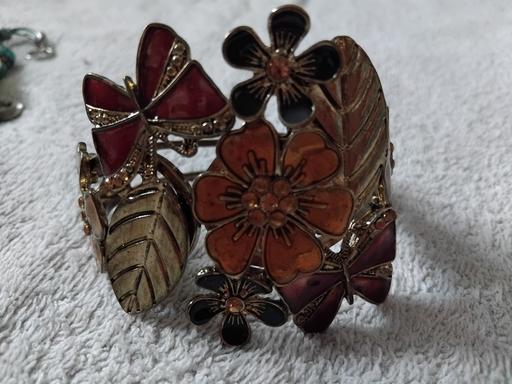 Buy & Sell Milton Regis Swale - Photos for flower bracelet