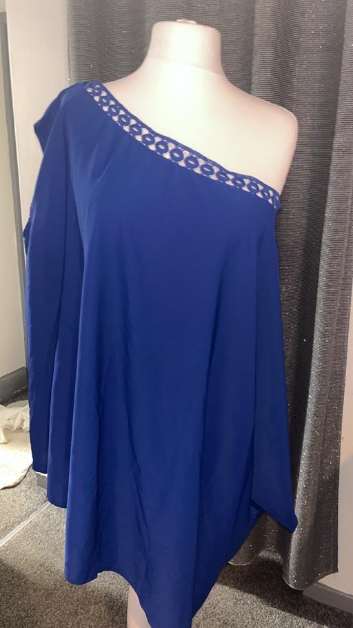 Buy & Sell Grove Park South East London - Photos for Blue off the shoulder bat arm top