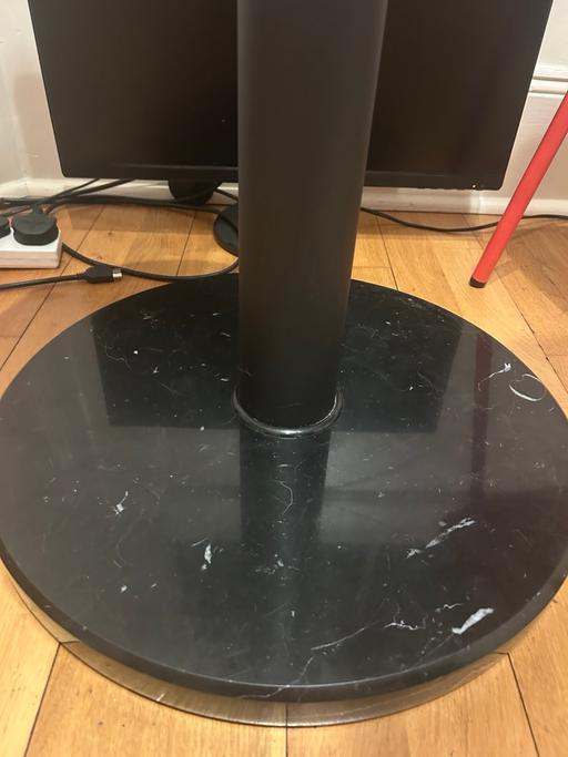 Buy & Sell Cromwell Road South West London - Photos for Round dinning table with marble base 