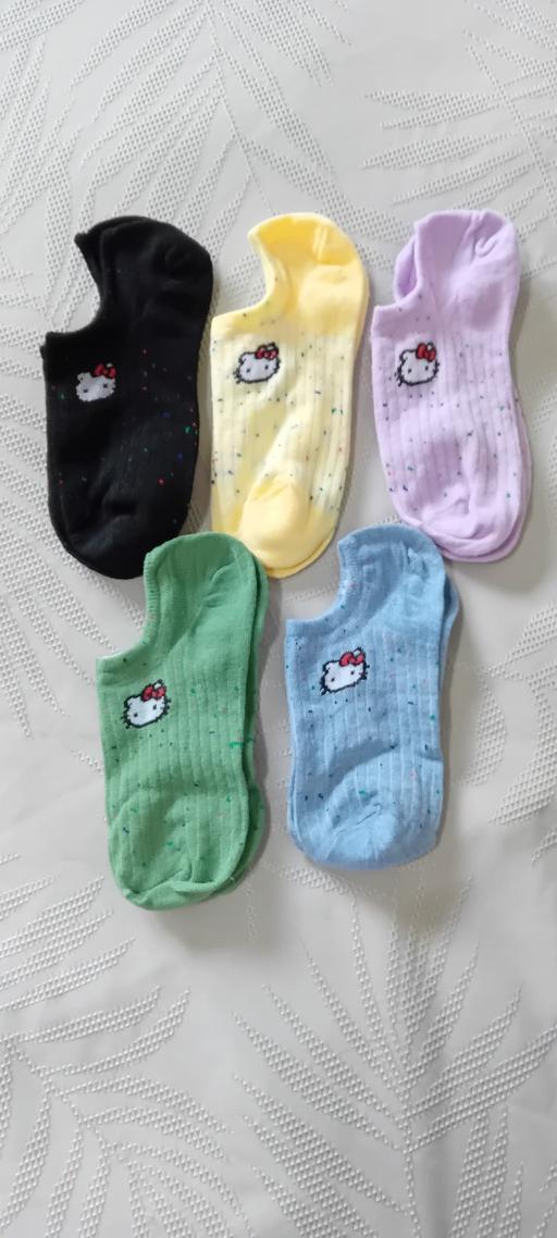 Buy & Sell Bilston Wolverhampton - Photos for 5 brand new pairs of hello kitty trainer sock