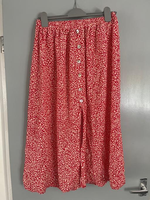 Buy & Sell Conisbrough Doncaster - Photos for Red floral skirt size 18 ladies
