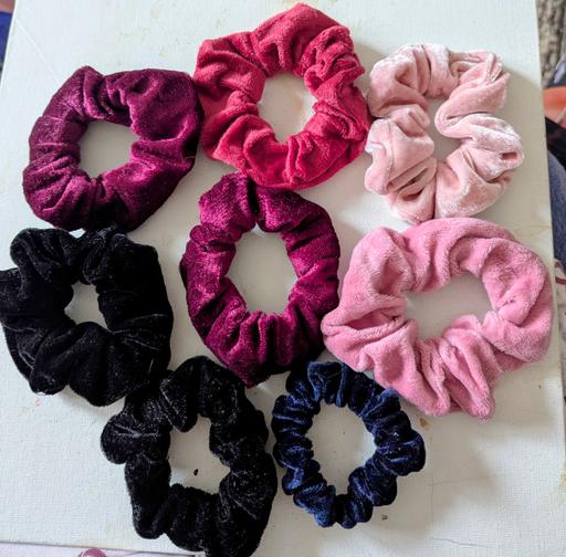 Buy & Sell Georgetown Blaenau Gwent - Photos for 8 x hair scrunchies in burgundy/pink/blue/bla