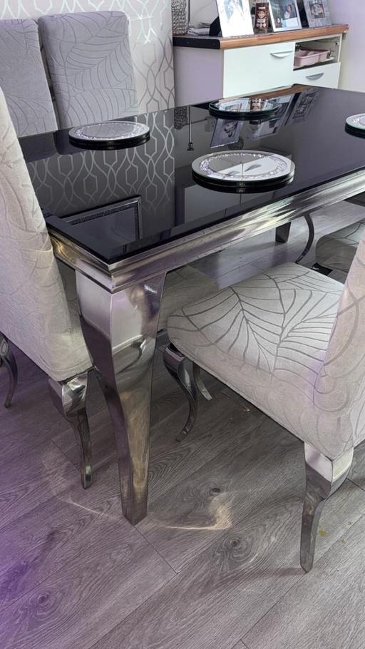 Buy & Sell Little Ilford East London - Photos for Table and chairs