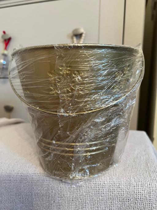 Buy & Sell Hetton-Le-Hole Sunderland - Photos for Metal Christmas Bucket ( New )