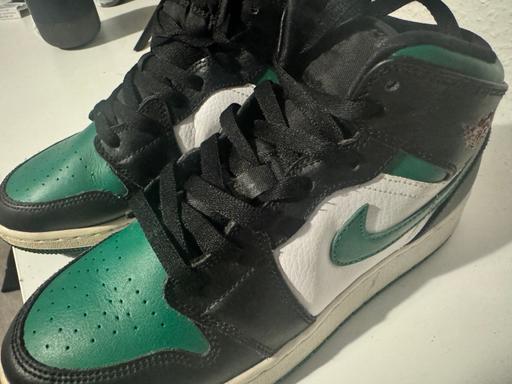 Buy & Sell Bulls Cross North London - Photos for Jordan’s 1 MID pine green