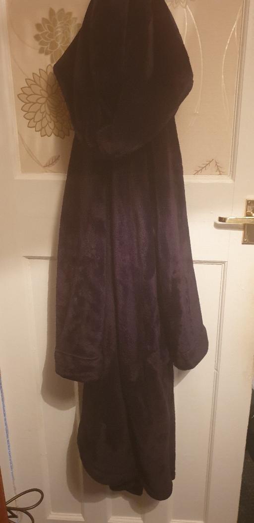Buy & Sell Lofthouse Gate Wakefield - Photos for BLACK FURE DRESSING GOWN UNISEX